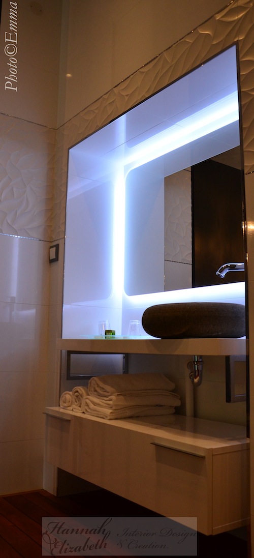 Decoration interieur moderne miroir lavabo hotel cote dor hannahelizabeth interior design